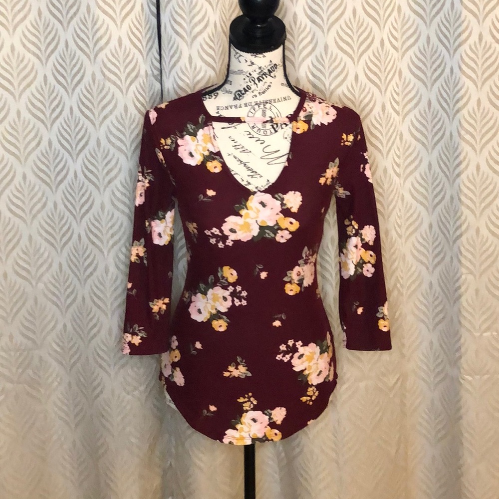 Burgundy Floral V-Neck 3/4 Sleeve Top